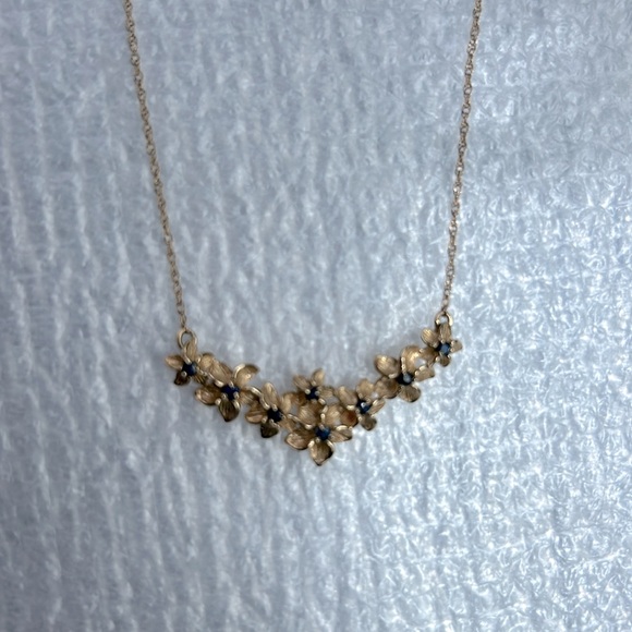 14 karat 8 plumeria with blue sapphire gems gold necklace - Picture 2 of 6